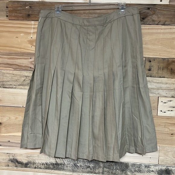 Lands' End size 12 Khaki Color A-Line Pleated Midi Skirt with Button & Side Zip - Picture 7 of 8
